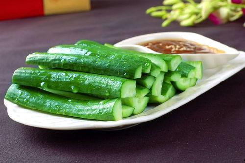 梦见家人吃瓜我没有吃瓜,家人共享却我独缺的瓜味之谜