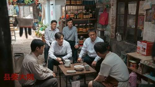 县委大院棚里吃瓜,夏日里的闲情逸致