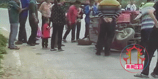 玉林容县吃瓜,夏日炎炎，吃瓜解暑乐无边