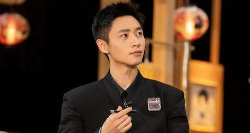 瓜地吃瓜魏晨,魏晨演绎夏日清新风