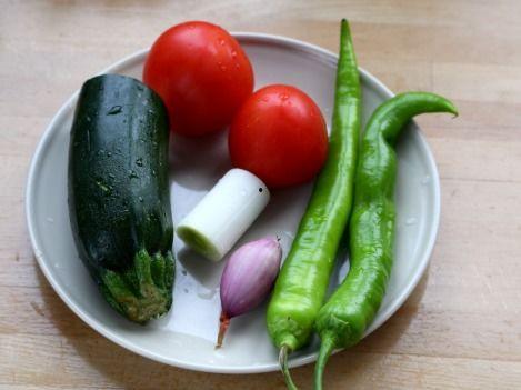 西红柿茭瓜能一起吃吗,营养搭配与食用建议