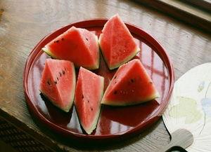 勺子吃瓜从哪里开始吃的,勺子吃瓜的奇妙旅程