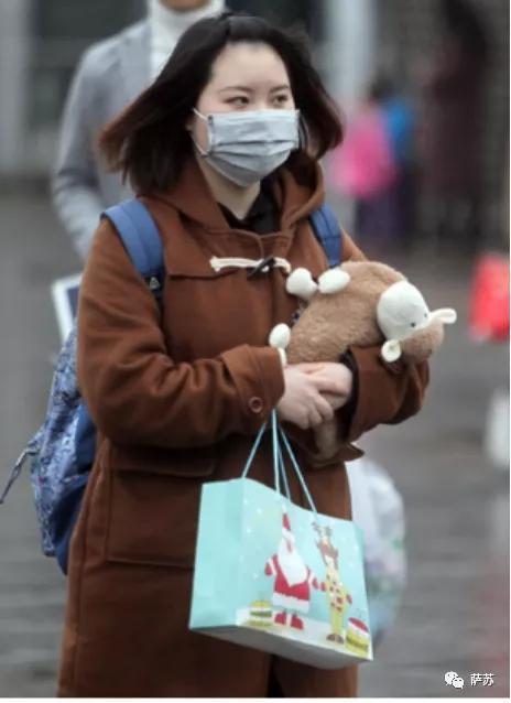 戴口罩吃瓜图片,捕捉日常生活中的温馨瞬间