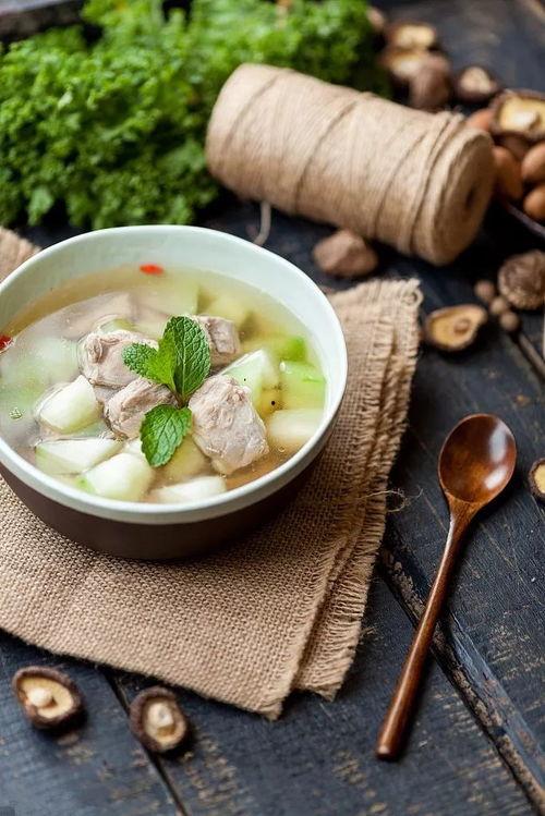 拗九节吃瓜,传统美食瓜果飘香，共享团圆佳节