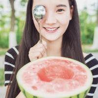 简单吃瓜头像女孩图片,简单吃瓜头像女孩的清新魅力