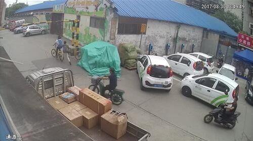 看警察抓人吃瓜