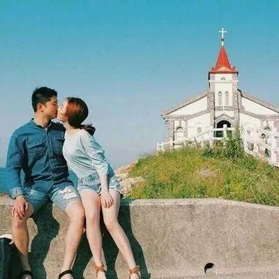 情侣吃瓜事件图片,甜蜜瞬间引发网友热议