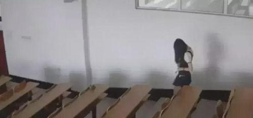 教室自拍吃瓜,揭秘校园生活趣味瞬间